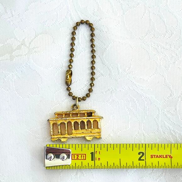Vintage Gold Tone Cable Car Trolley Charm Pendant Keychain San Francisco Jewelry - Picture 7 of 11